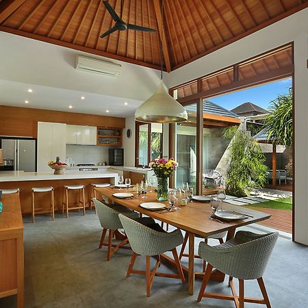 Villa Odyssey Seminyak Exteriör bild