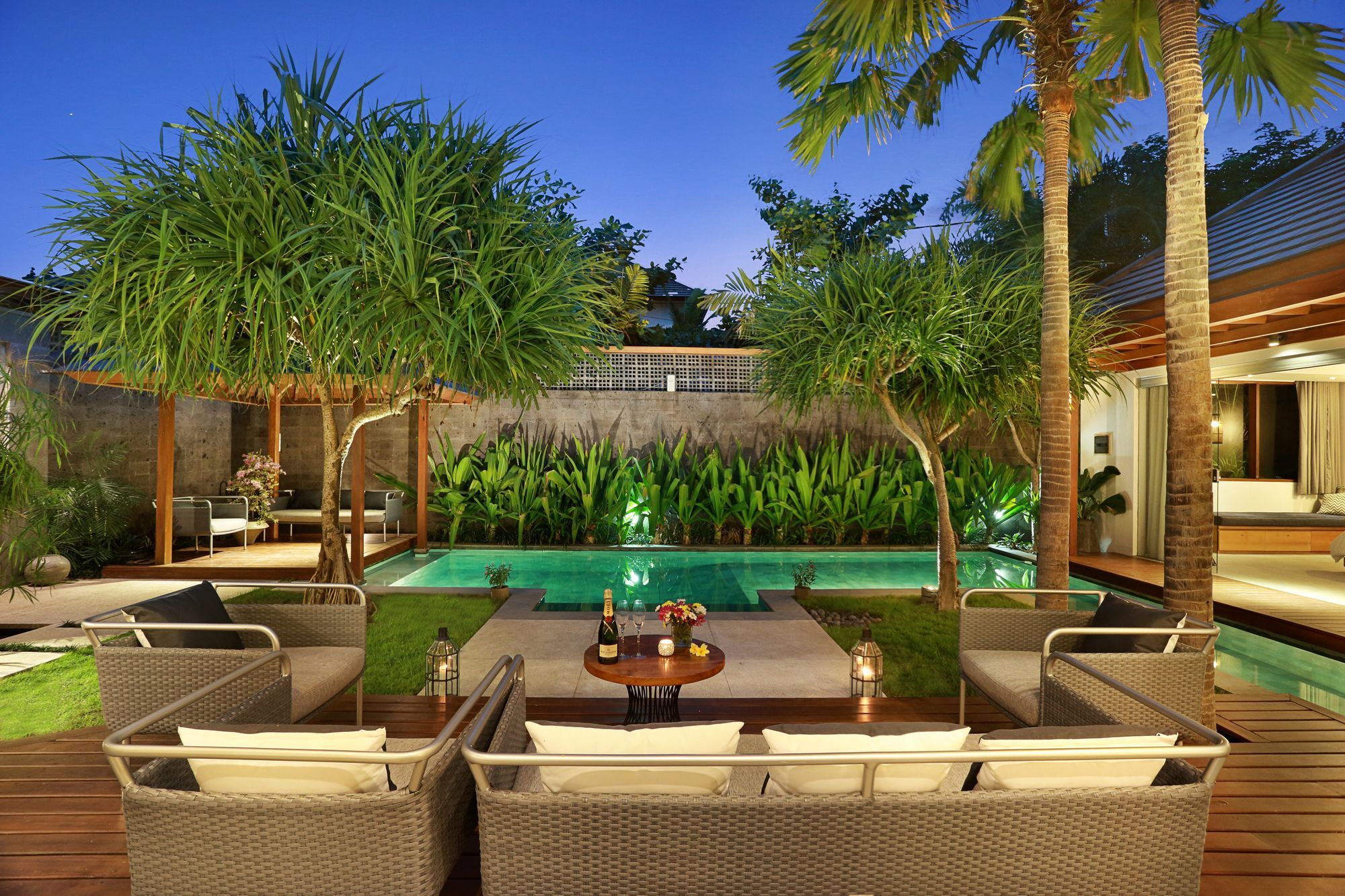 Villa Odyssey Seminyak Exteriör bild